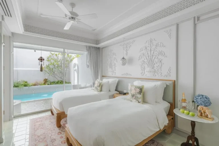 Bedroom with Twin Beds and Private Pool Featuring Water Jets in Phra Sing Chiang Mai