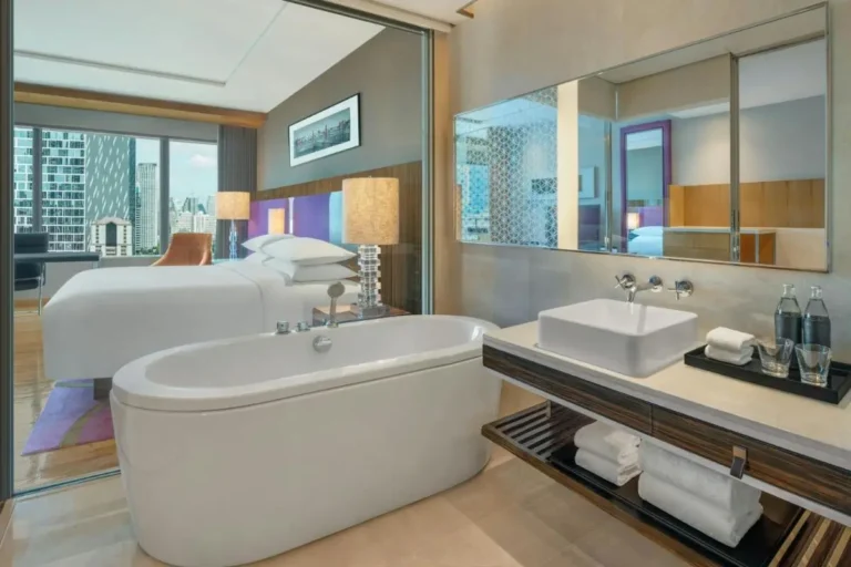 Contemporary Hotel Room with Freestanding Bathtub and City View in Pathumwan Bangkok