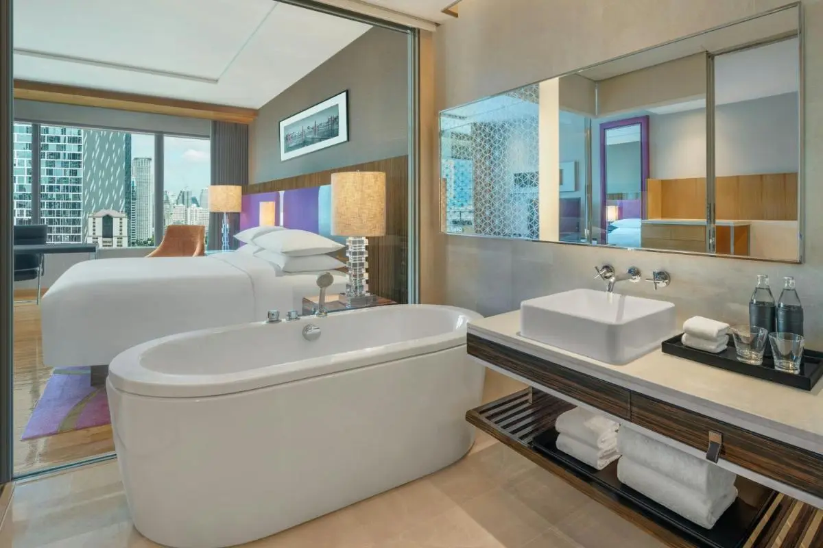 Contemporary Hotel Room with Freestanding Bathtub and City View in Pathumwan Bangkok
