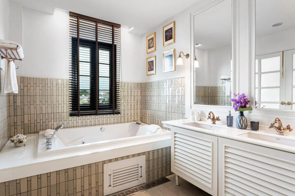 Buri Sriping Riverside Resort & Spa Elegant Bathroom with Built-In Bathtub and Double Vanity in Fa Ham Chiang Mai