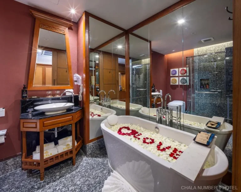 Freestanding Bathtubs in Phra Sing