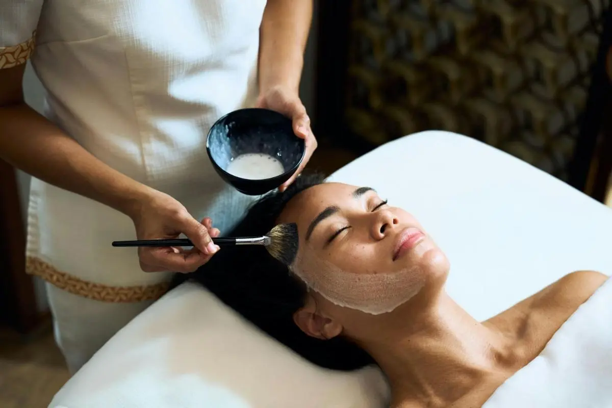 Marina Bay Facial Treatment Room with Relaxation and Skincare Services in Marina Bay