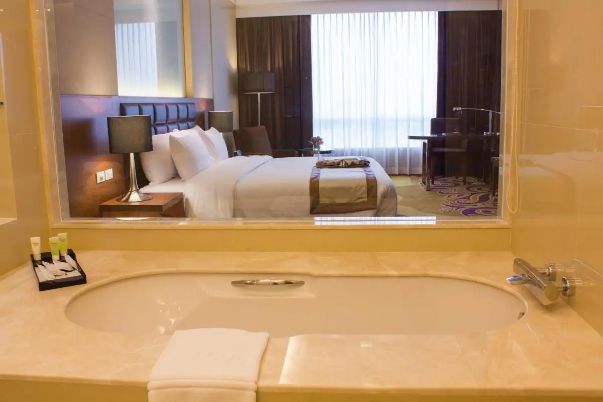 The Grand Fourwings Convention Hotel Bangkok Indoor Bathtub and Bedroom Suite with Modern Decor in Bangkapi Bangkok