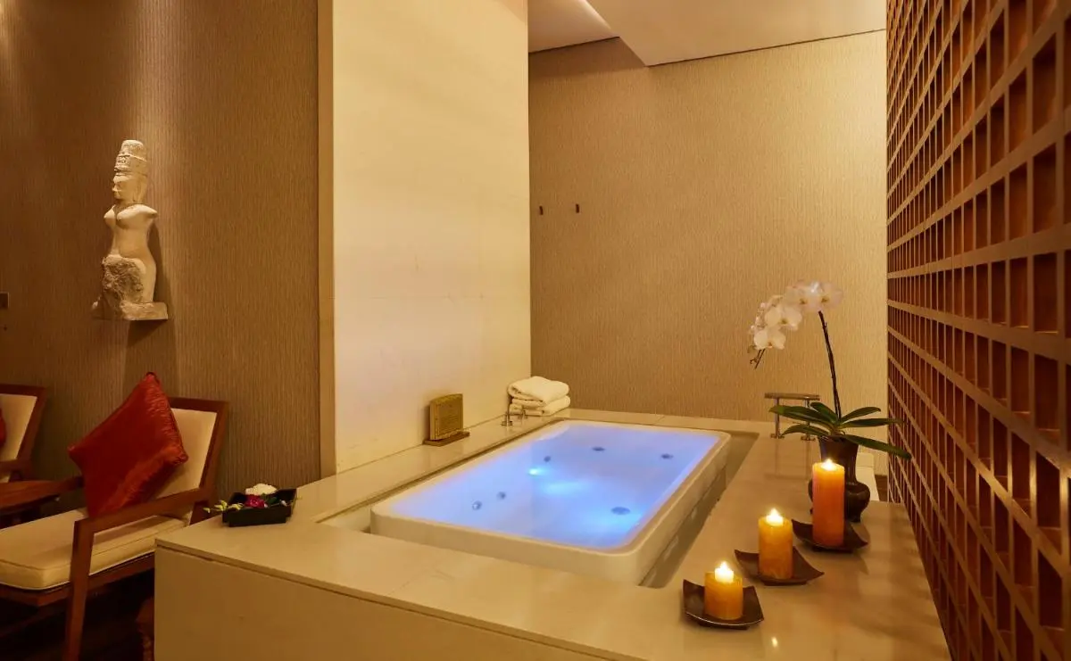 Indoor Jacuzzi and Relaxation Area with Ambient Lighting in Bang Rak Wellness Space