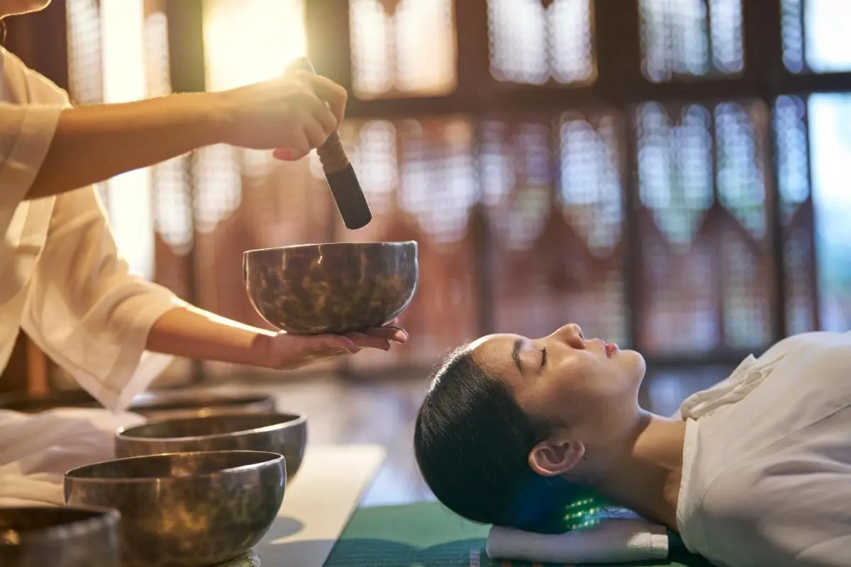 Aleenta Retreat Chiang Mai - The Leading Hotels of the World Indoor Sound Therapy Session with Singing Bowls in Chiang Mai Spa Setting