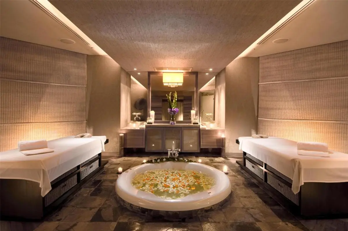 Indoor Spa Treatment Room with Circular Jacuzzi and Massage Tables in Pathumwan