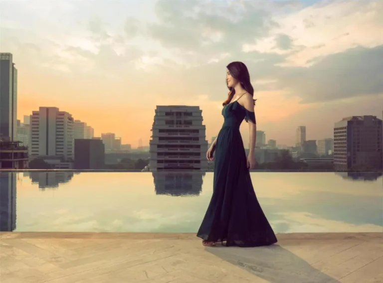 Infinity Pool with Cityscape Views and Sunset in Pathumwan Rooftop Setting