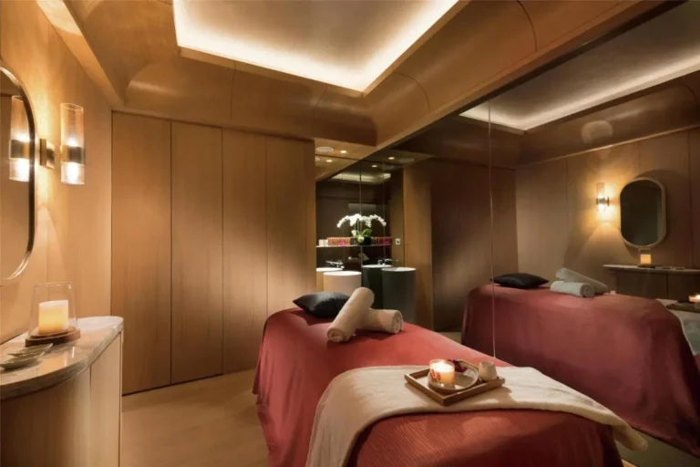Massage Room with Wooden Interior and Soft Lighting in Marina Bay