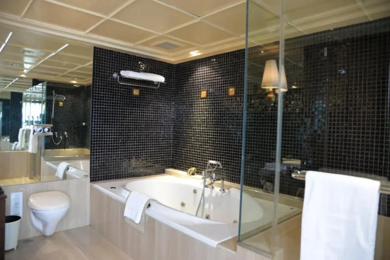 Modern Bathroom Design Featuring Built-In Bathtub and Glass Partition in Laksi