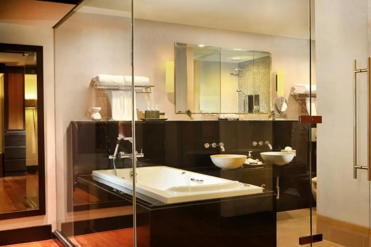 Modern Bathroom Design Featuring Built-In Whirlpool Bathtub and Double Vessel Sinks