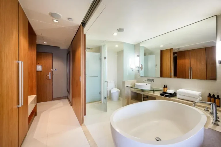 Modern Bathroom Design Featuring Large Round Bathtub and Glass-Enclosed Shower in Chatuchak