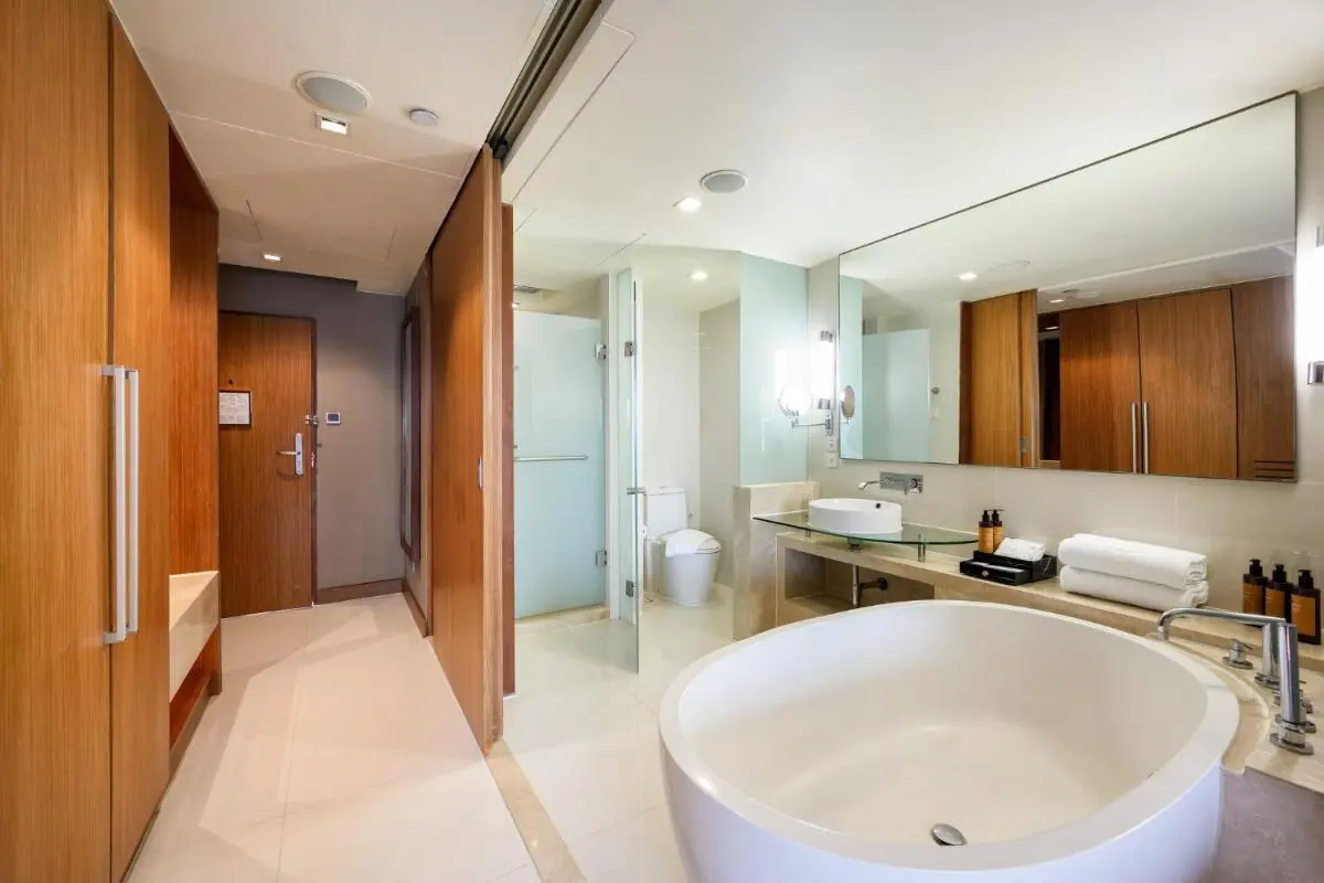 Centara Grand at Central Plaza Ladprao Bangkok Modern Bathroom Design Featuring Large Round Bathtub and Glass-Enclosed Shower in Chatuchak
