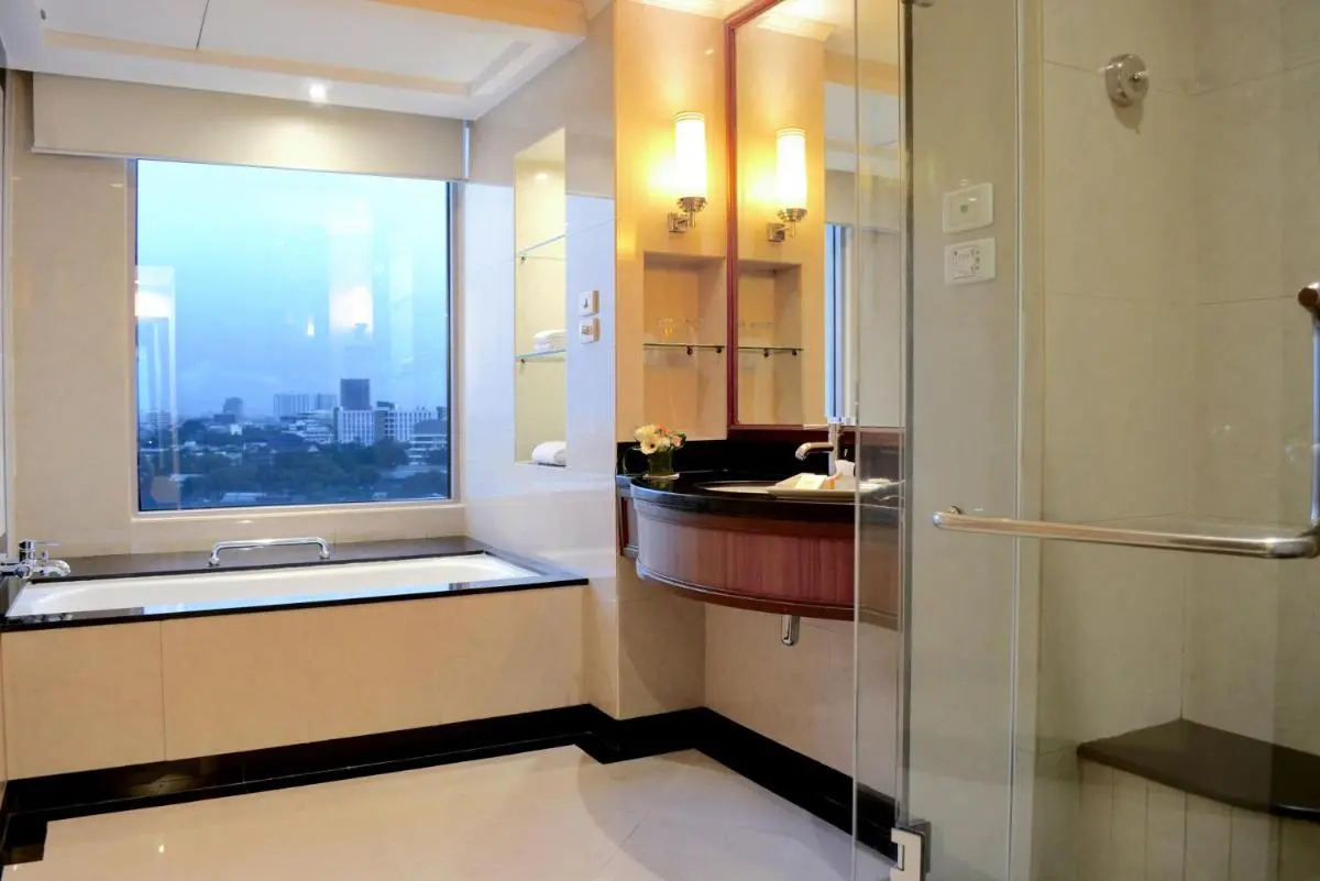 Bangkok Modern Bathroom Design with Built-In Bathtub and Glass Shower in Laksi