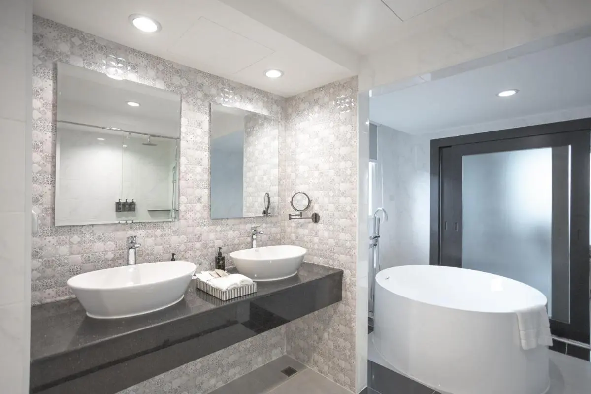 Modern Bathroom Design with Double Vanity and Freestanding Bathtub in Phra Nakhon