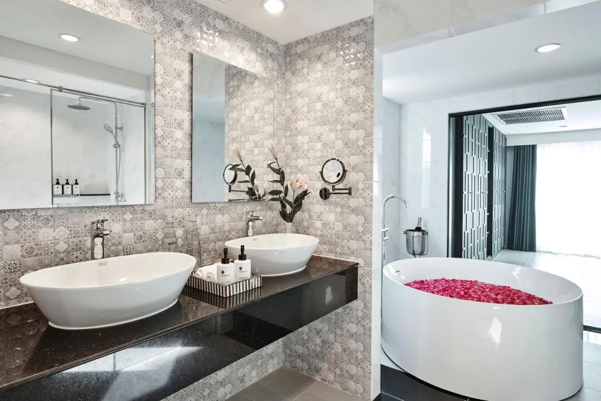 Modern Bathroom Design with Freestanding Bathtub and Dual Sinks in Phra Nakhon