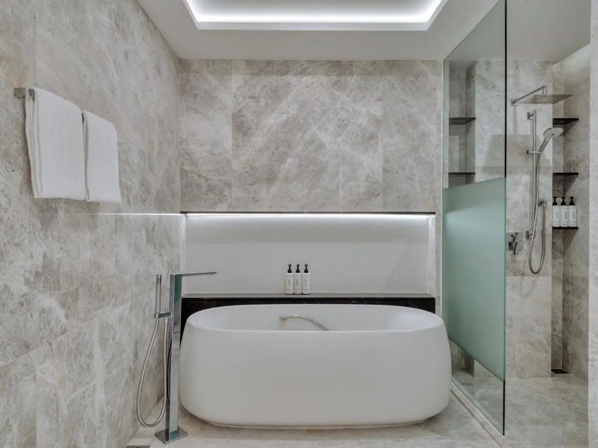 Crowne Plaza Bangkok Lumpini Park by IHG Modern Bathroom Design with Freestanding Bathtub and Walk-In Shower in Bang Rak