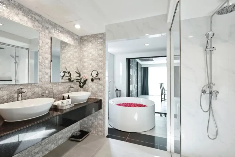 Modern Bathroom with Freestanding Tub and Double Vanity in Phra Nakhon