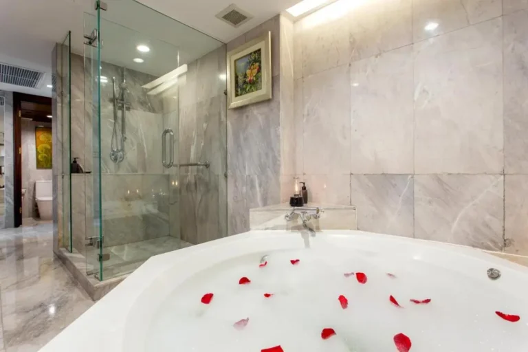 Modern Bathroom with Marble Tub and Glass Shower in Bang Kho Laem Bangkok