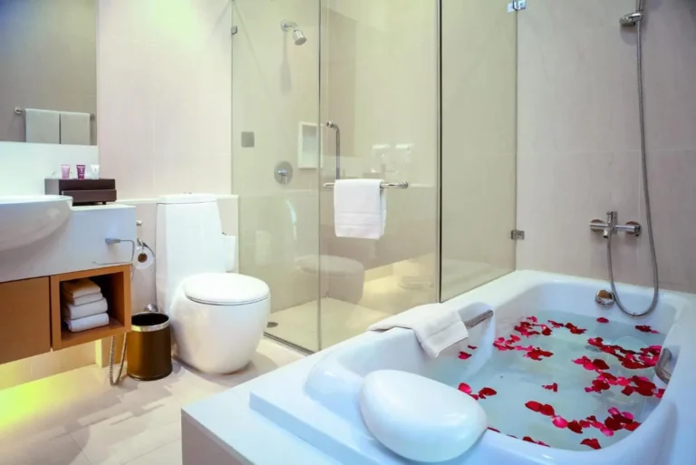 Modern Bathroom with Relaxing Bathtub and Glass Shower in Pathumwan Bangkok