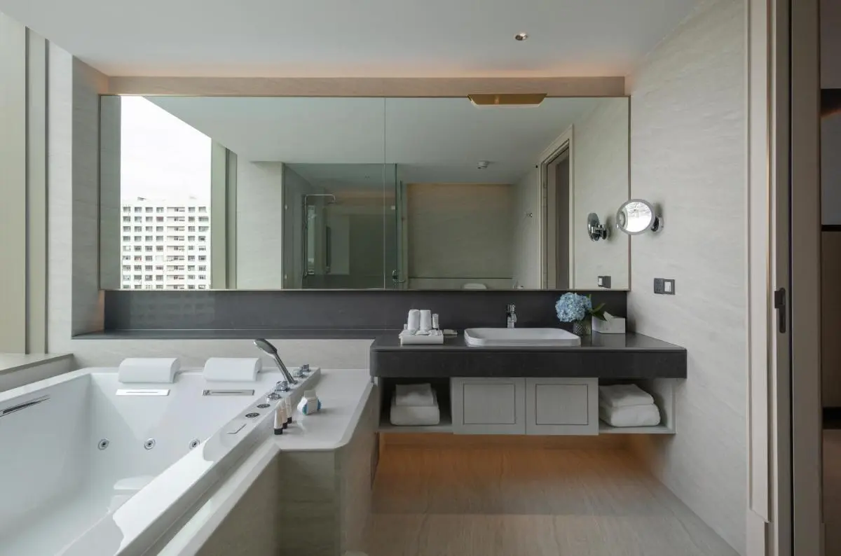 Bangkok Modern Bathroom with Whirlpool Bathtub and Vanity in Bang Rak Interior