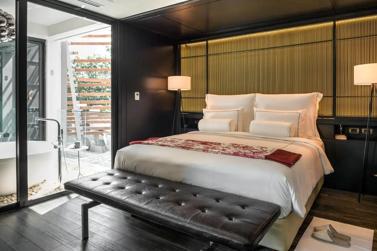 AMANOR Hotel Chiang Mai Modern Bedroom with Outdoor Freestanding Bathtub and Relaxation Area in Chiang Mai