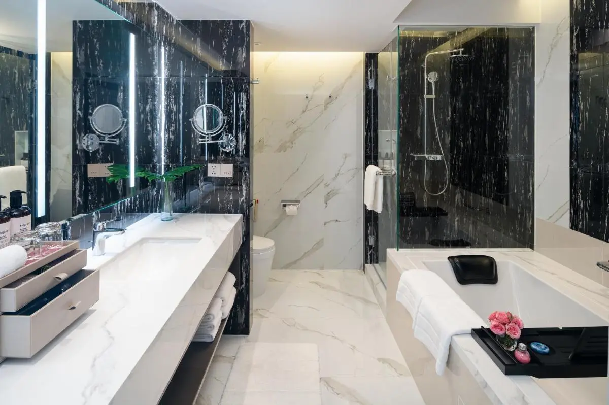 Modern Black and White Marble Bathroom with Bathtub and Shower in Pathumwan