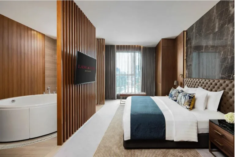 Modern Hotel Room with Freestanding Bathtub and City View in Huai Khwang Bangkok