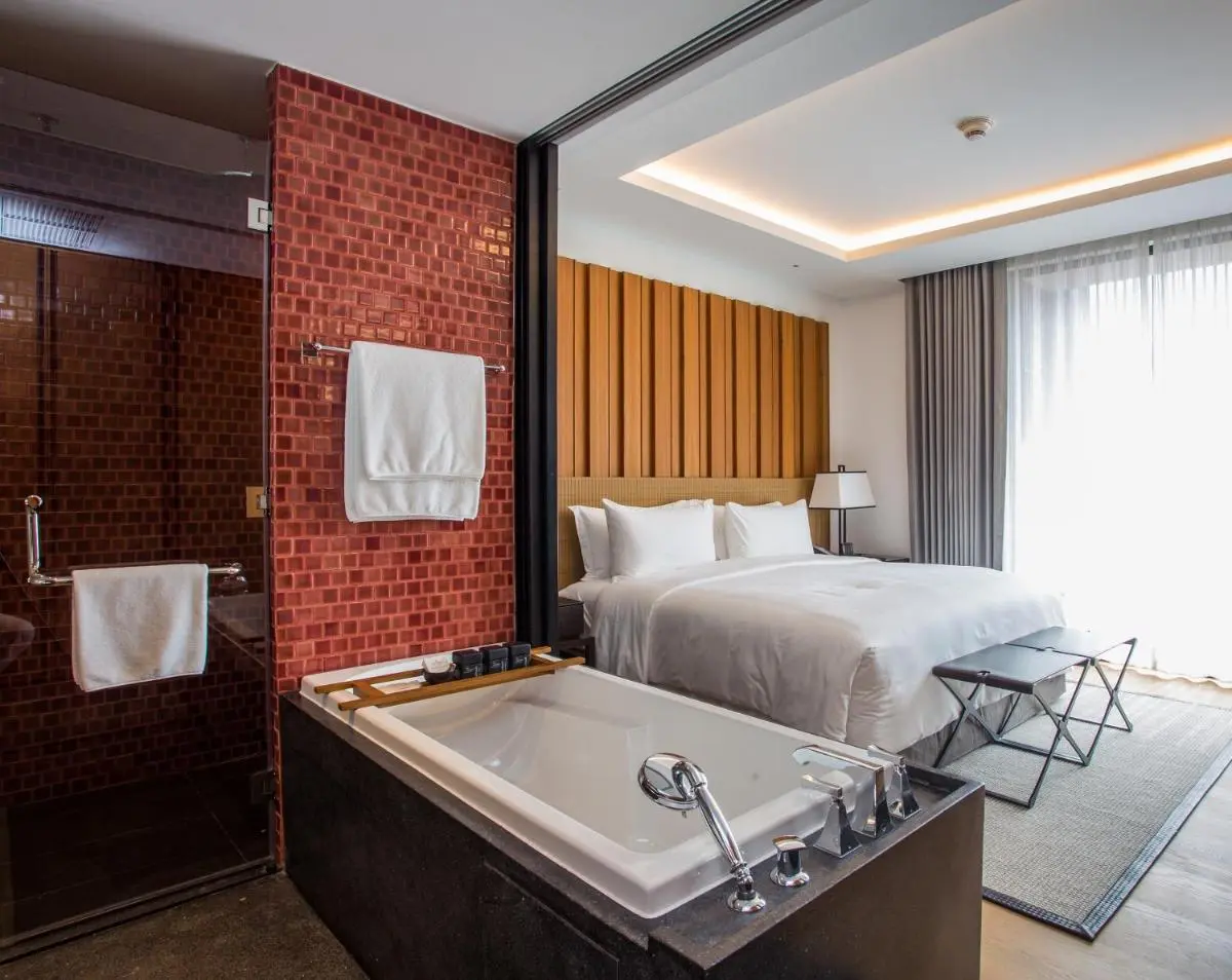 Modern Hotel Room with Integrated Bathroom Featuring Bathtub and Shower in Chang Khlan Chiang Mai