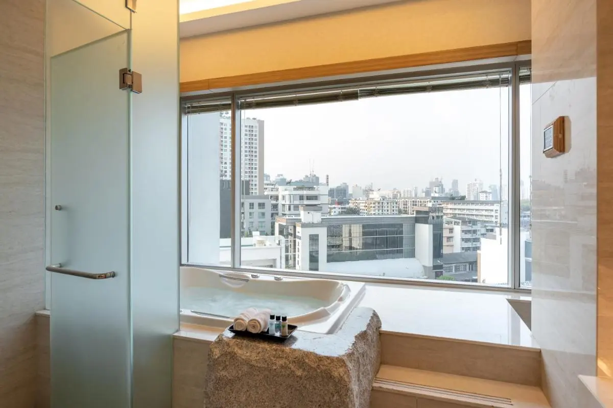 Jasmine Resort Bangkok Modern Indoor Jacuzzi Room with Cityscape View in Wattana Bangkok Bangkok Province