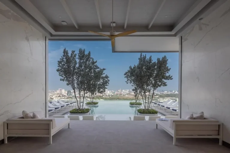 Modern Infinity Pool and Relaxation Area with City Views in Ratchathewi Bangkok