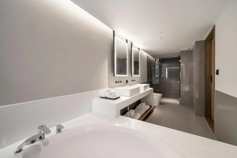 Modern Minimalist Bathroom with Bathtub and Dual Sinks in Khlong Toei, Bangkok