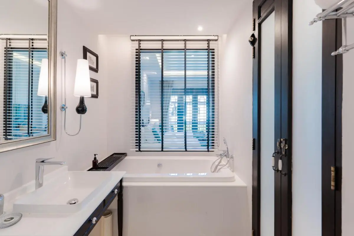 Modern Minimalist Bathroom with Built-In Bathtub and Storage in Phra Sing Chiang Mai