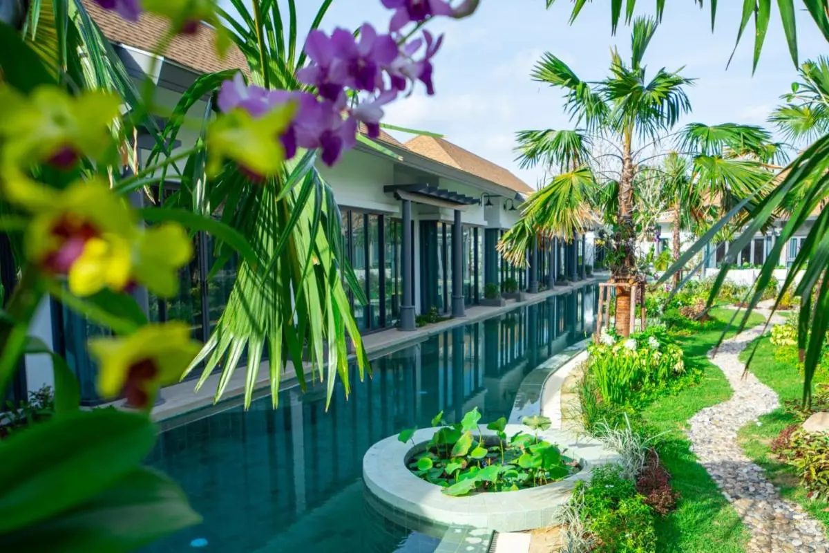 Tajh Pool Villas Modern Outdoor Pool and Tropical Garden with Curved Planter in Chalong Phuket Province