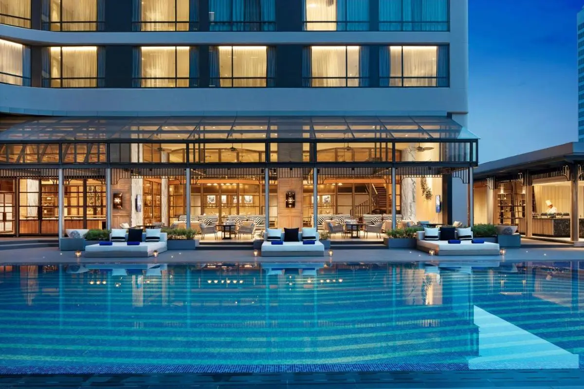 Bangkok Marriott Marquis Queens Park Modern Outdoor Swimming Pool and Lounge Area with Tiled Deck in Khlong Toei