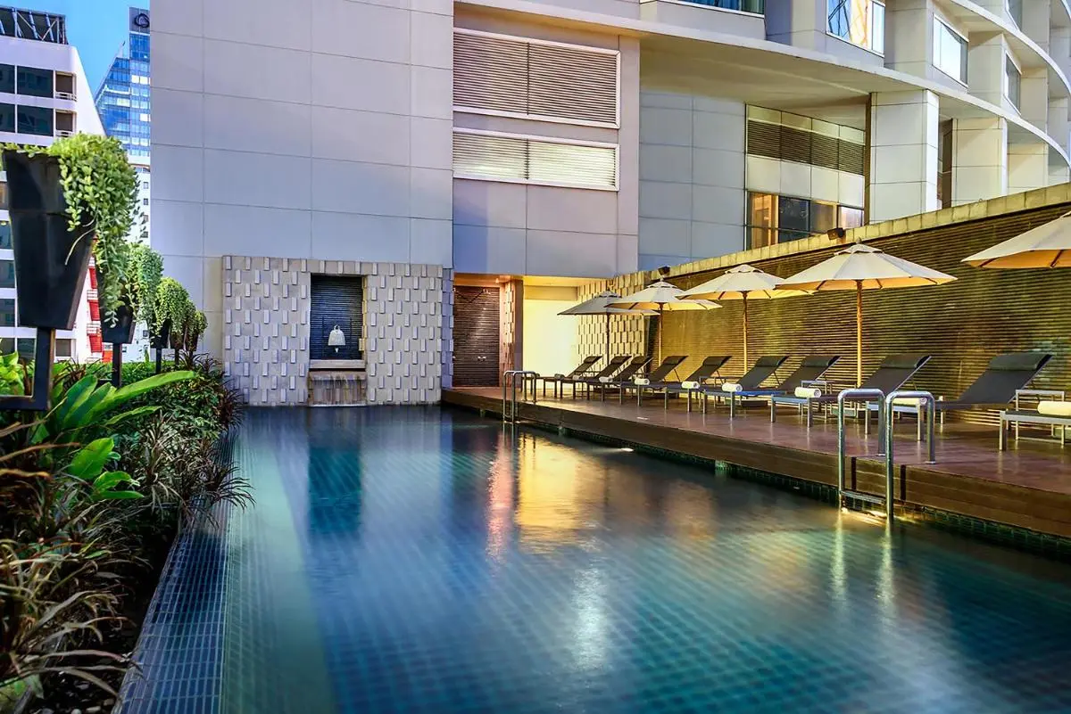 Modern Outdoor Swimming Pool and Relaxation Area with Lounge Chairs in Wattana Bangkok