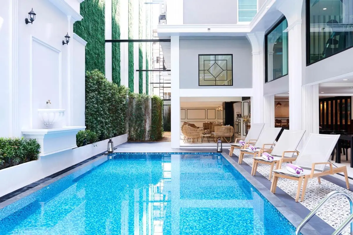 Modern Outdoor Swimming Pool and Relaxation Area with Lounge Seating in Phra Nakhon