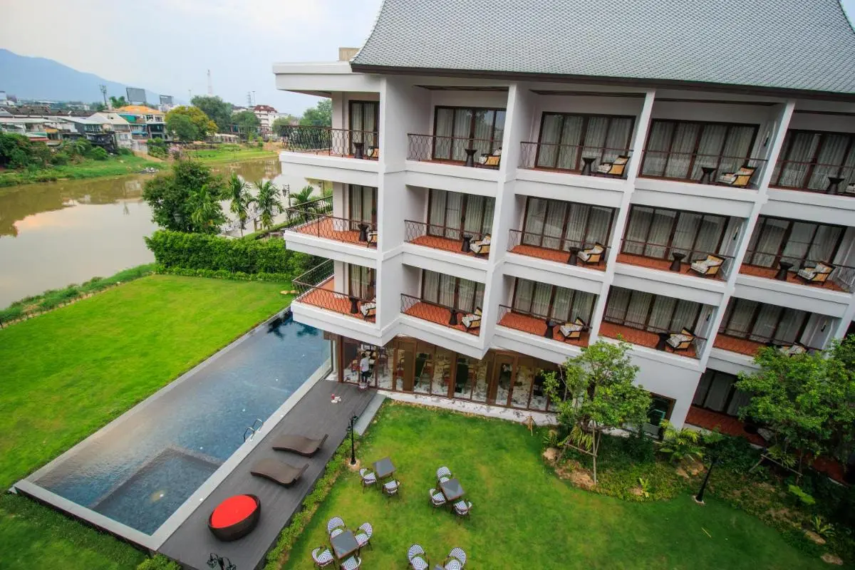 Outdoor Infinity Pool and Balcony Seating Overlooking Water in Fa Ham Chiang Mai