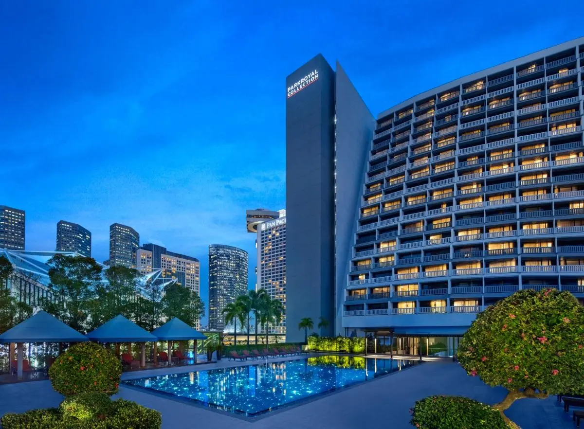 Outdoor Pool Area with Cabanas and Cityscape Views in Marina Bay
