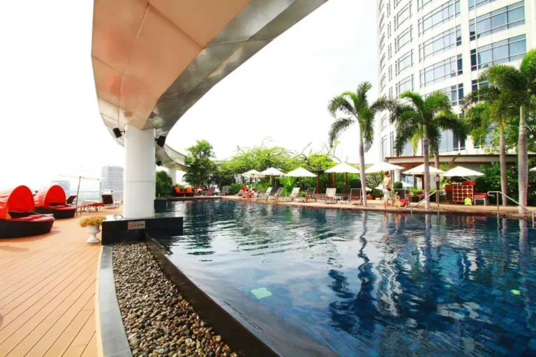 Outdoor Swimming Pool and Relaxation Area with Jacuzzi Features in Pathumwan Bangkok