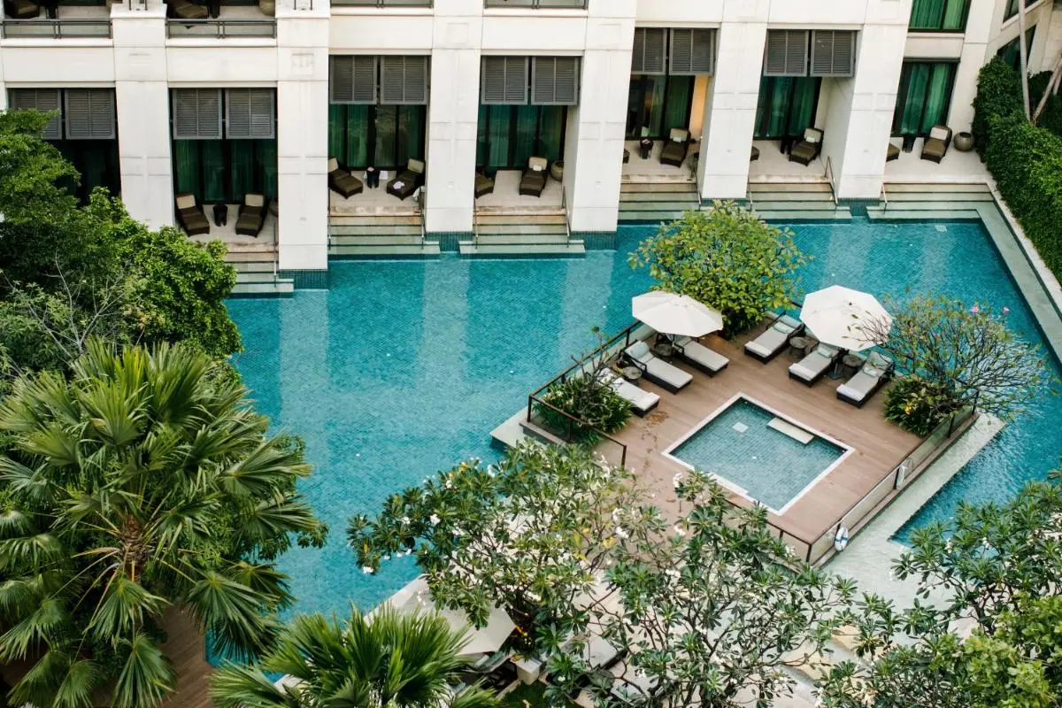Siam Kempinski Hotel Bangkok Outdoor Swimming Pool with Jacuzzi and Lounge Area in Pathumwan City Center