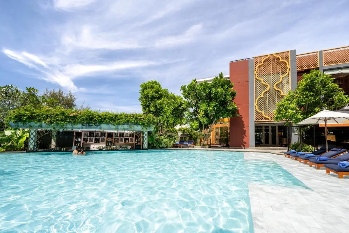 Outdoor Swimming Pool with Swim-Up Bar and Lounge Area at Karon Beach