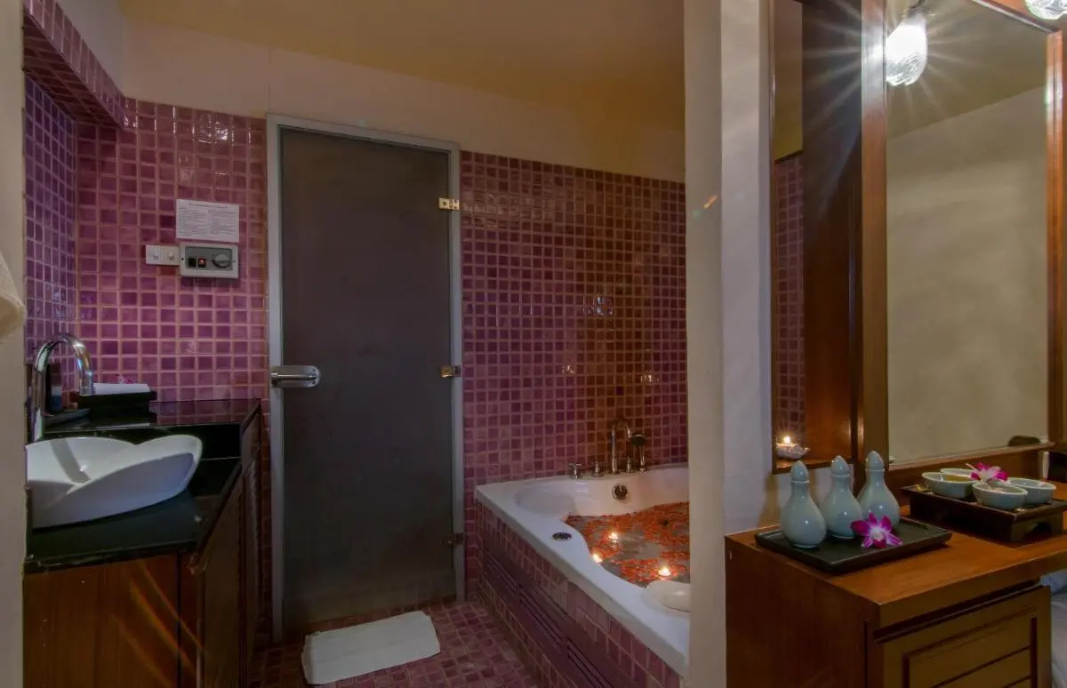 The Sukosol Hotel Relaxing Indoor Bathroom with Built-In Tub and Spa Features in Ratchathewi Bangkok