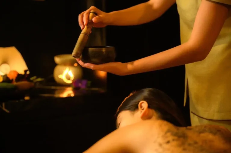 Relaxing Spa Treatment with Back Scrub and Candlelight Ambiance in Chatuchak Wellness Facility