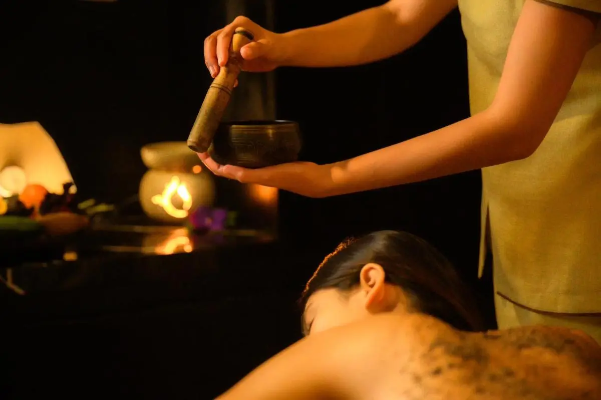 Relaxing Spa Treatment with Back Scrub and Candlelight Ambiance in Chatuchak Wellness Facility