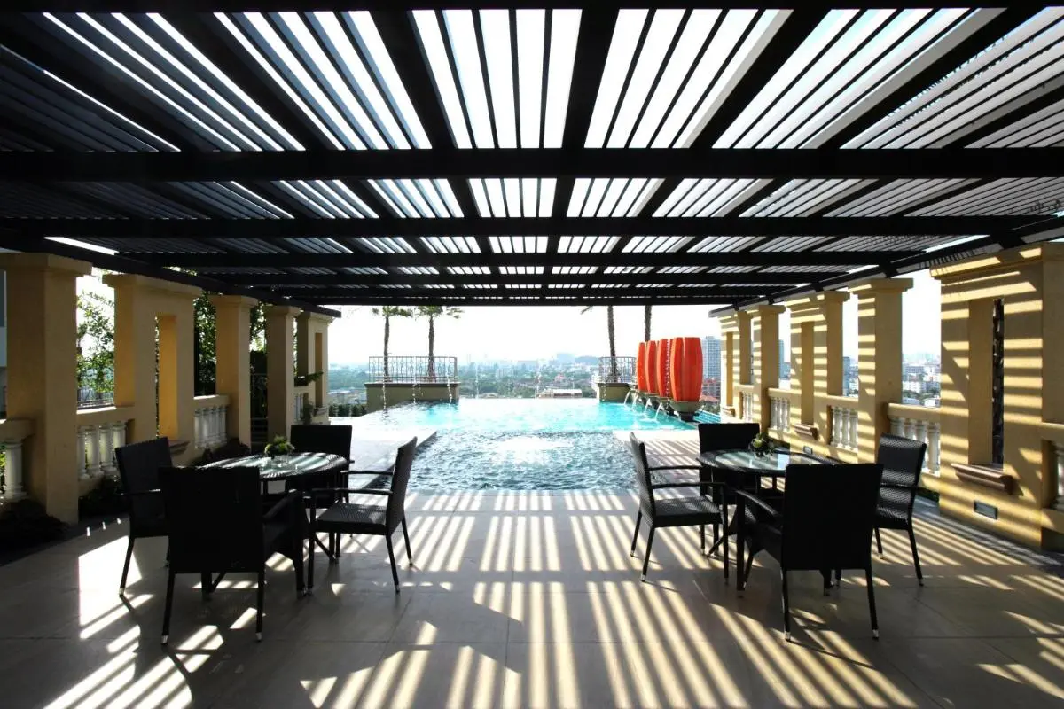 Rooftop Infinity Pool and Relaxation Area with City Views in Bangkapi Bangkok