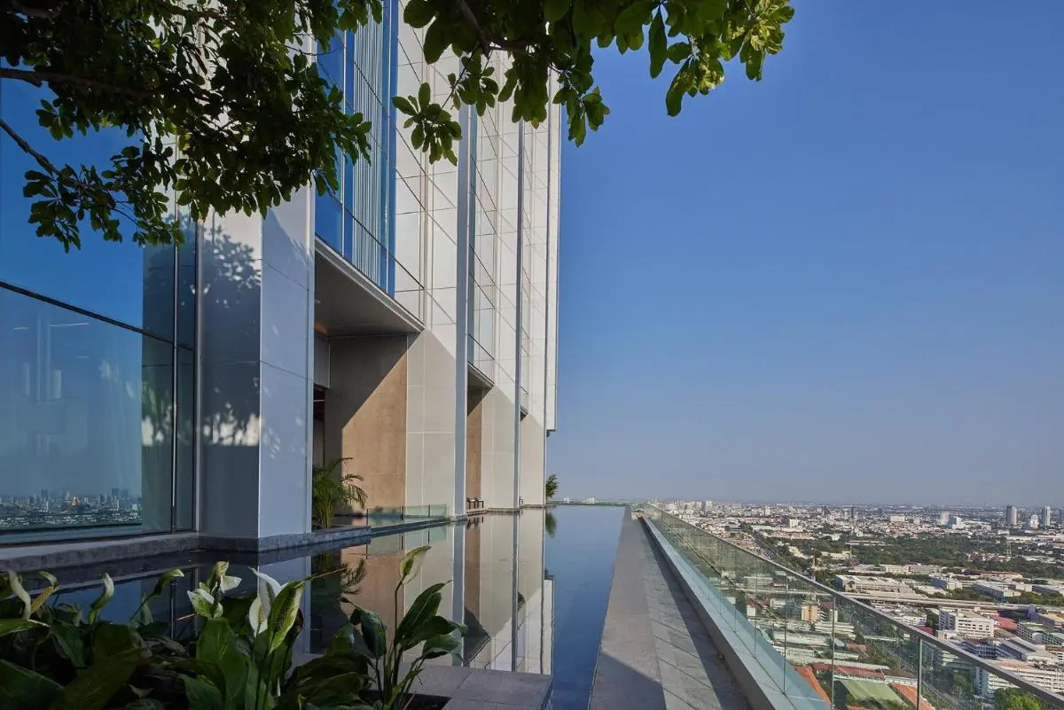 Eastin Grand Hotel Phayathai Rooftop Infinity Pool with Panoramic City Views in Ratchathewi Bangkok