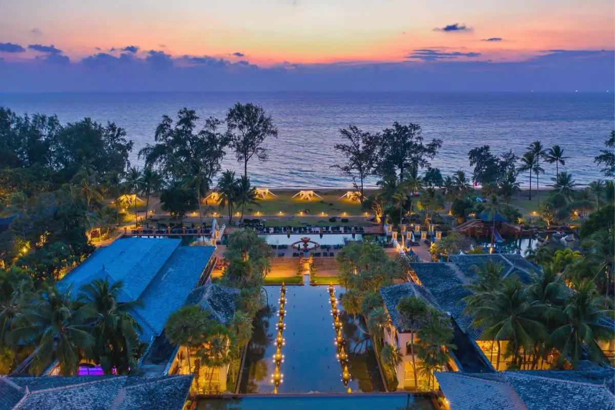 Marriott's Phuket Beach Club Tranquil Coastal Resort with Reflecting Pools and Ocean Views at Dusk