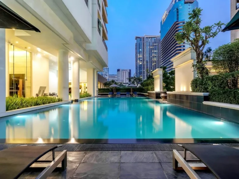 Poolside Relaxation Areas in Pathumwan