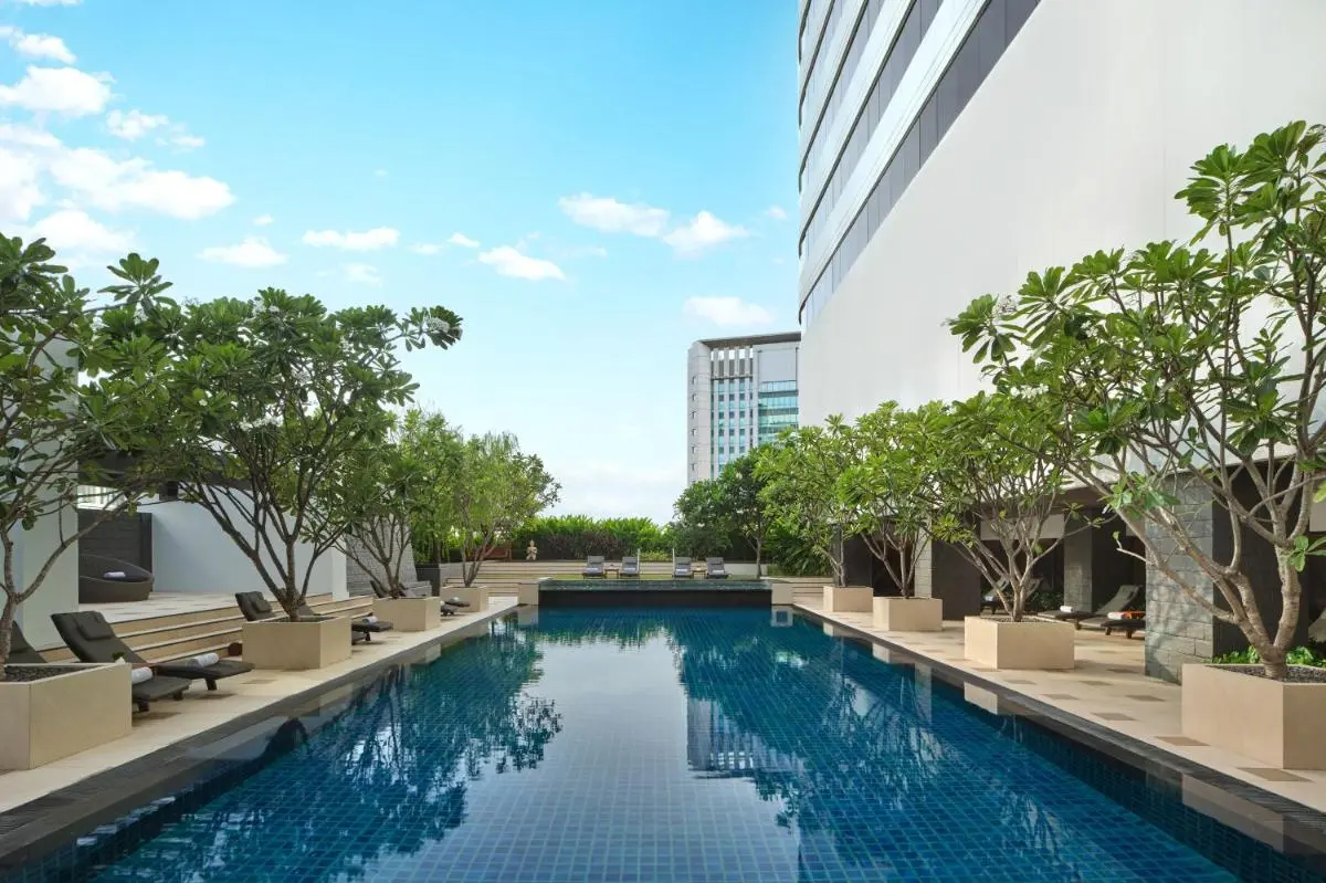 JW Marriott Hotel Bangkok Urban Outdoor Swimming Pool with Lounge Chairs and Greenery in Khlong Toei Area