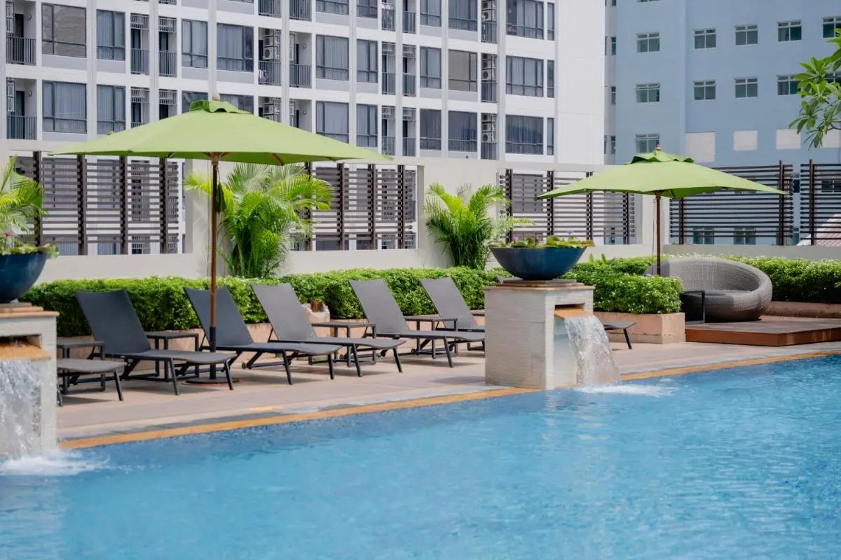 Urban Rooftop Swimming Pool and Relaxation Area with Water Features in Ratchathewi Bangkok